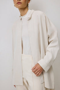 Kimono in tessuto di lino con dettagli in placca
