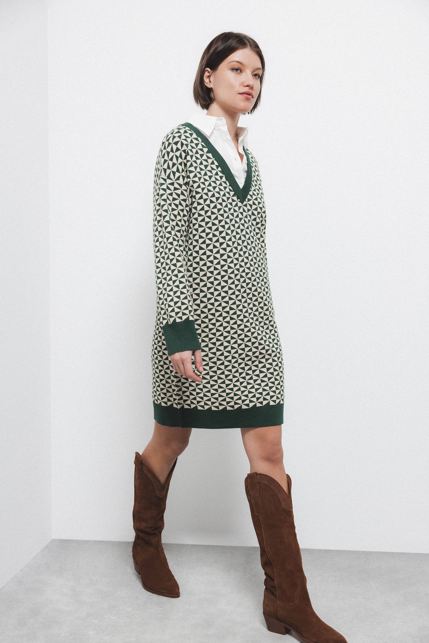 Abito jacquard con scollo a V
