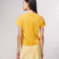 T-shirt in cotone con bottoni decorativi sulle maniche