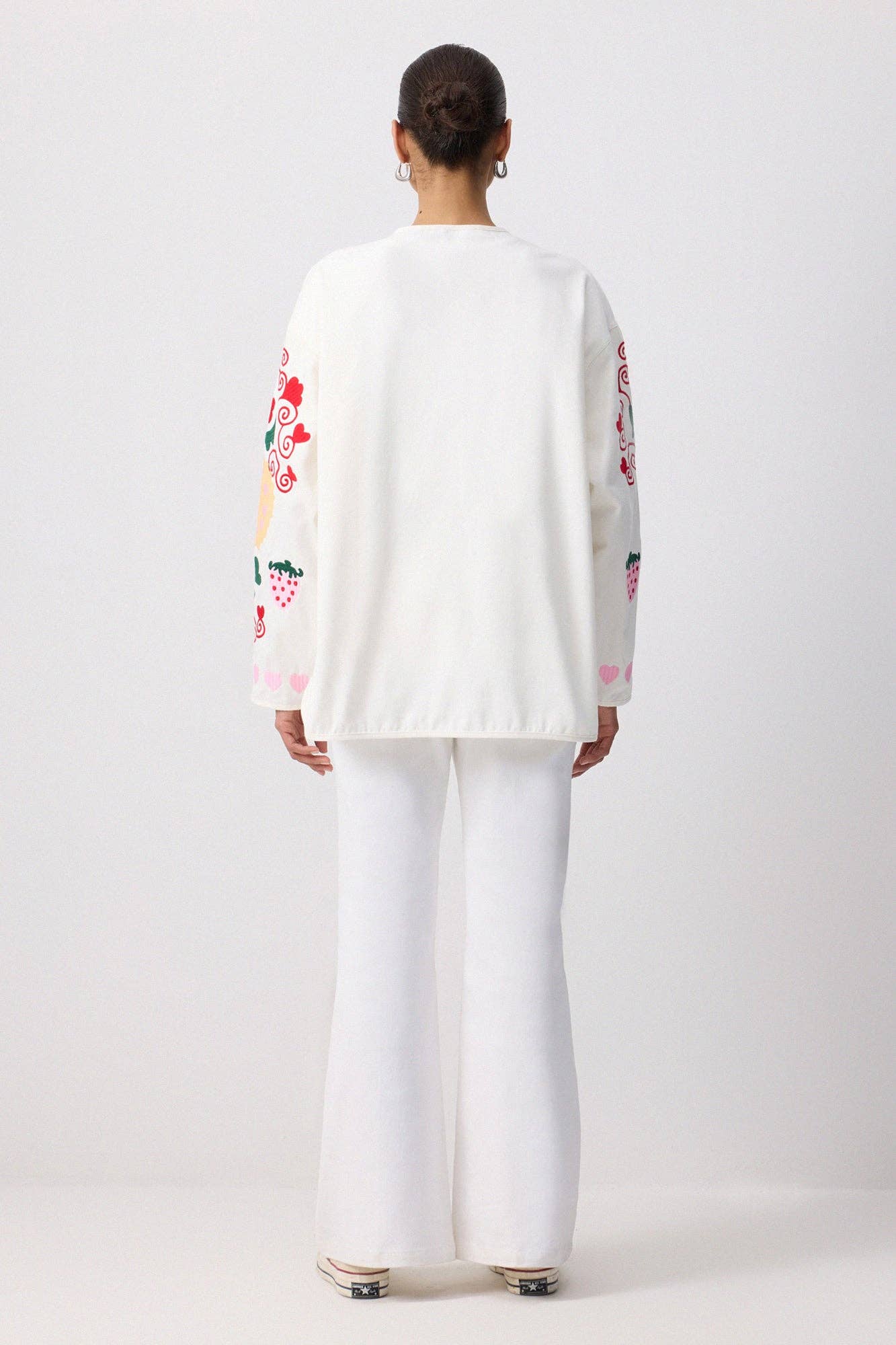 Giacca in gabardine ricamata con laccetti