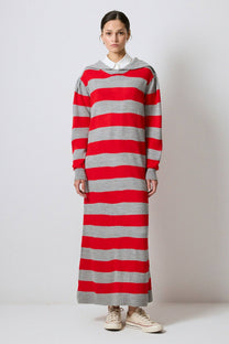 Abito lungo in maglia a righe con colletto ampio
