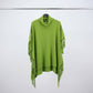 Poncho in maglia con frange e collo alto