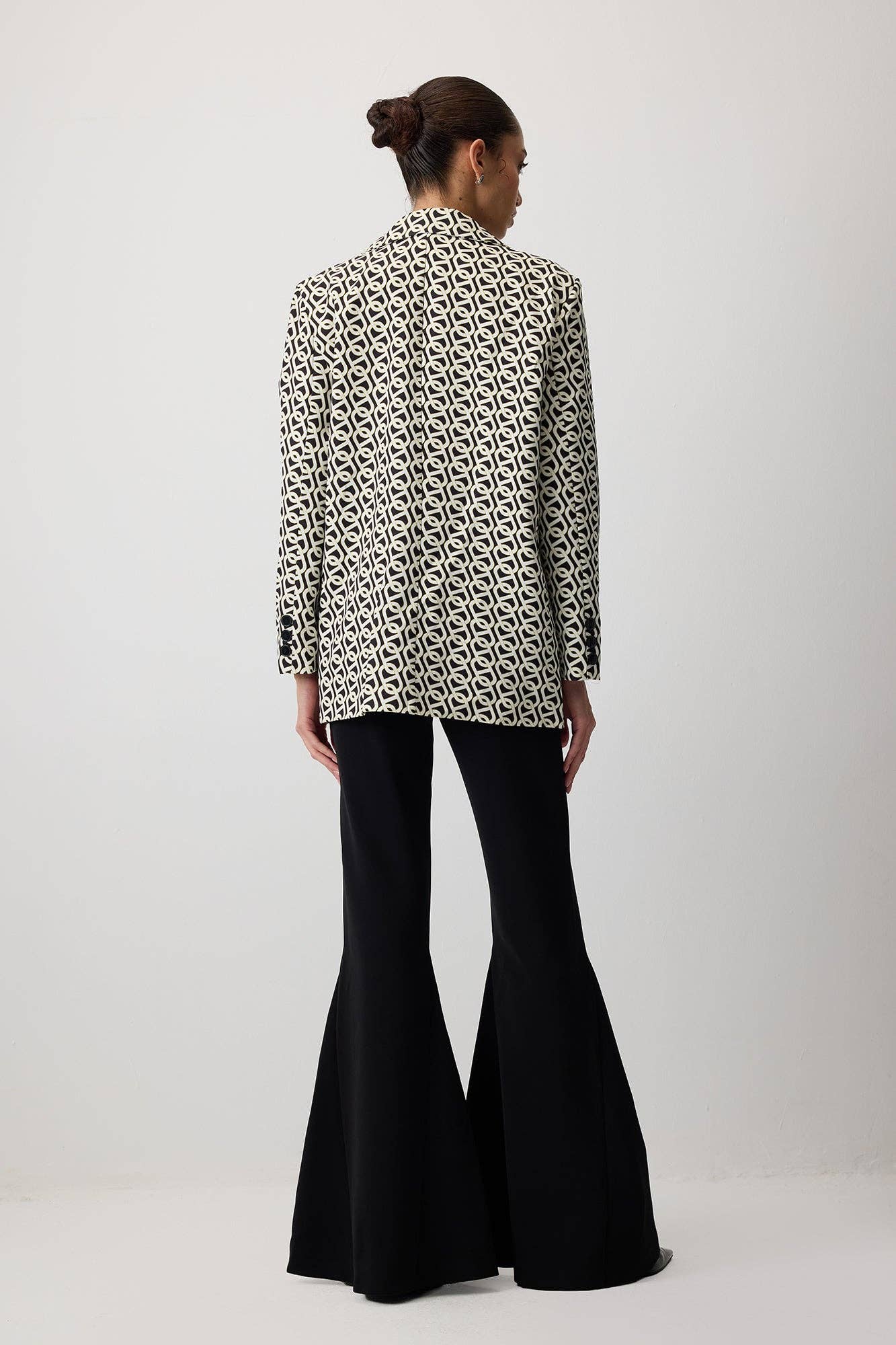 Blazer oversize ecru con motivo Lock
