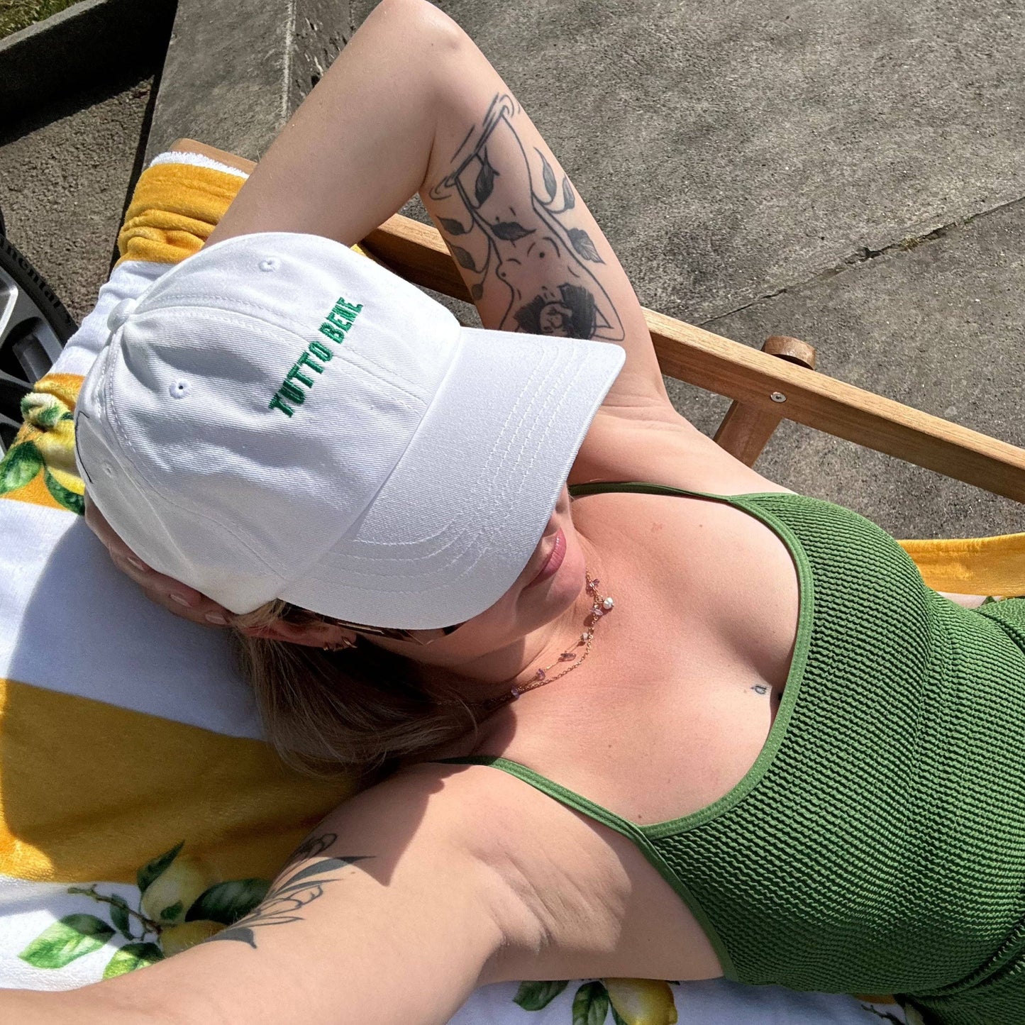 Cappellino dad hat “Tutto Bene” ricamato in cotone