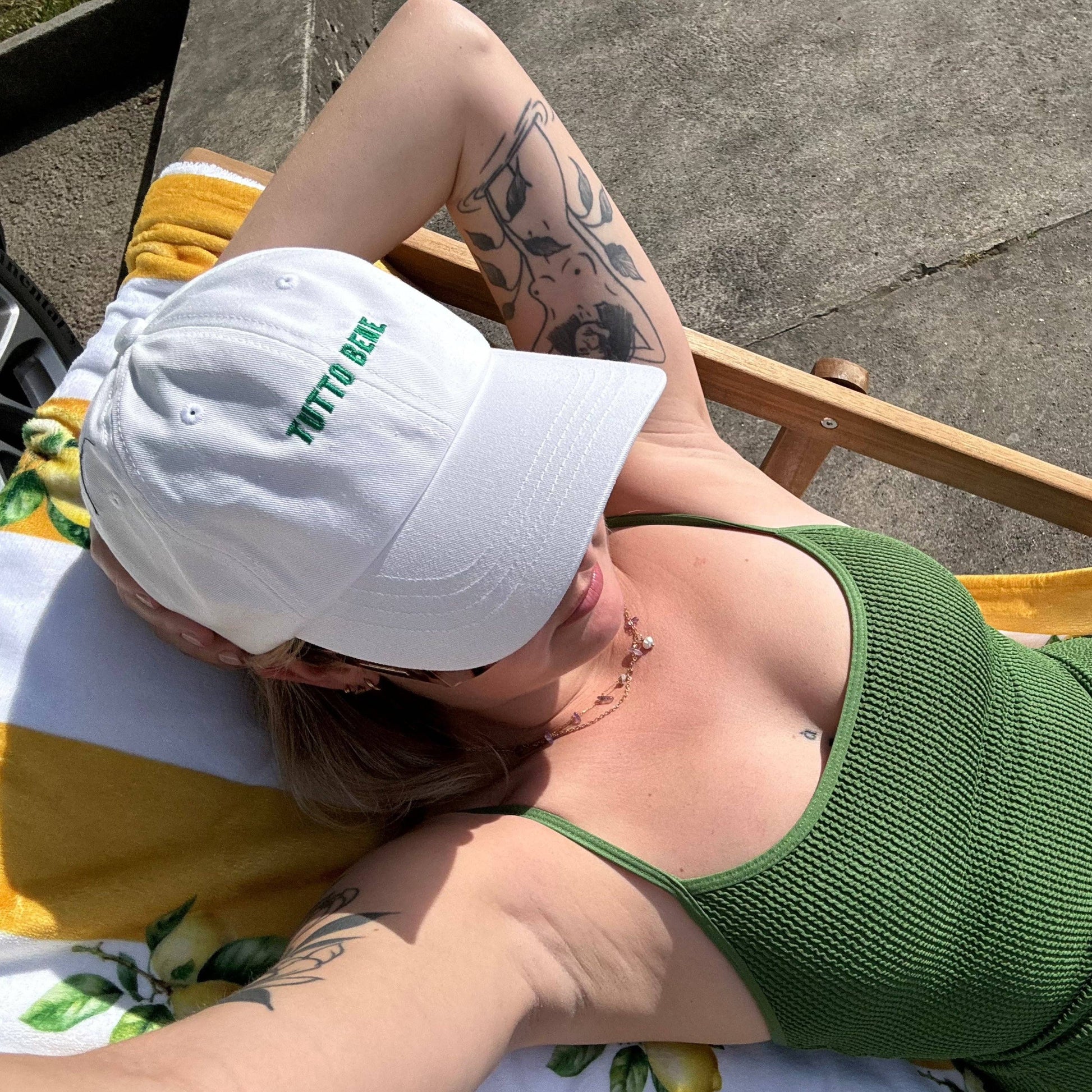 Cappellino dad hat “Tutto Bene” ricamato in cotone