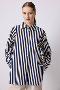 Camicia lunga a righe verticali con taschino