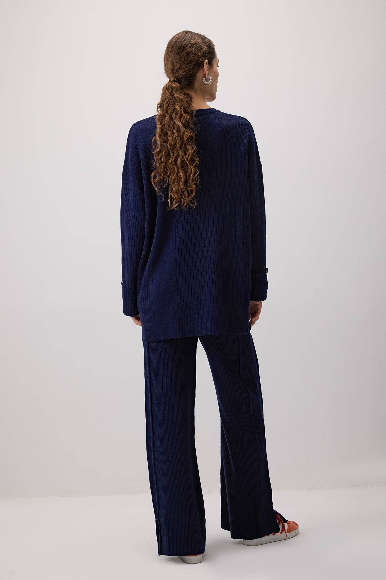 Completo in maglia a costine con bottoni