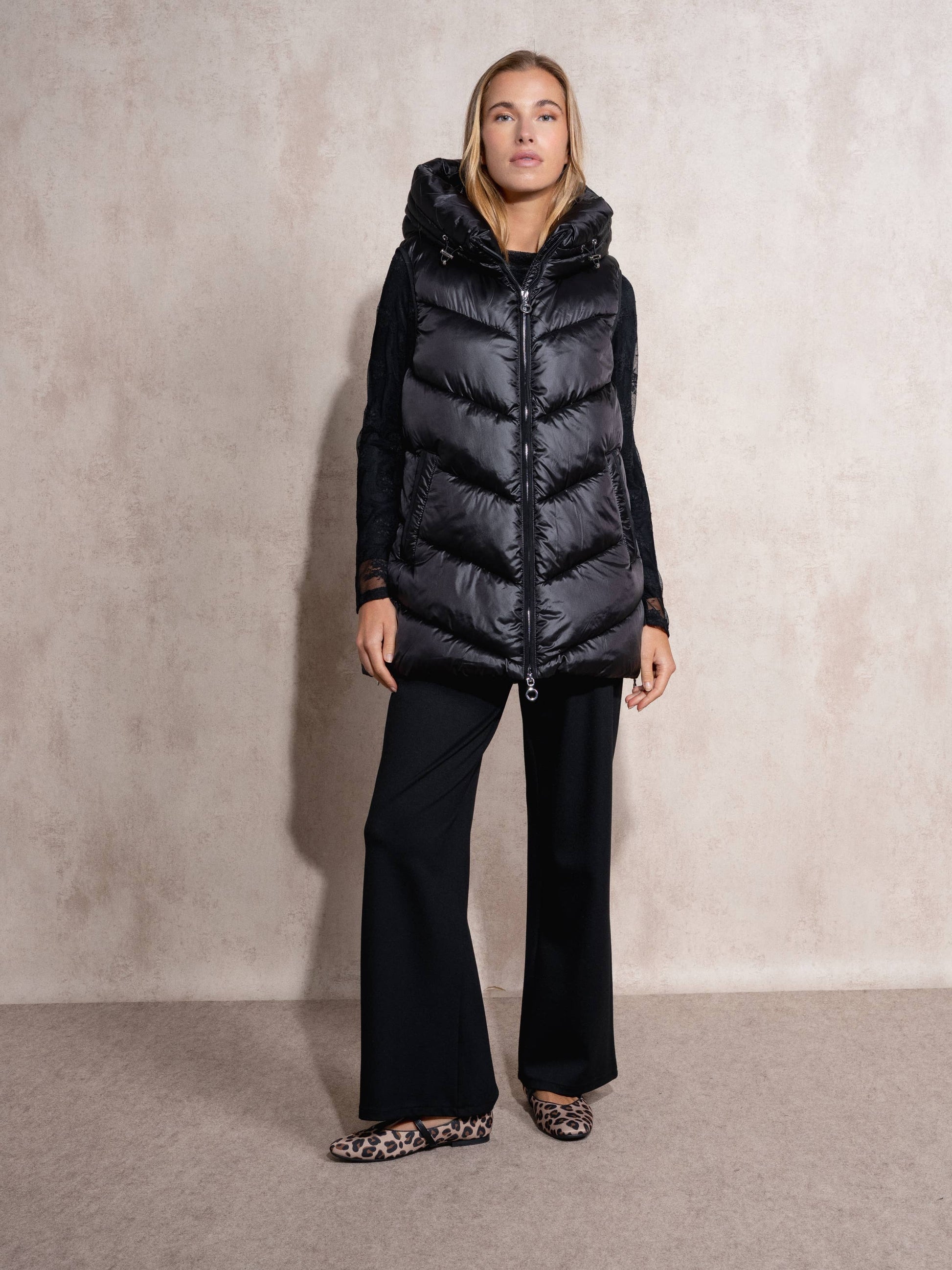 Gilet imbottito lungo con cappuccio da donna