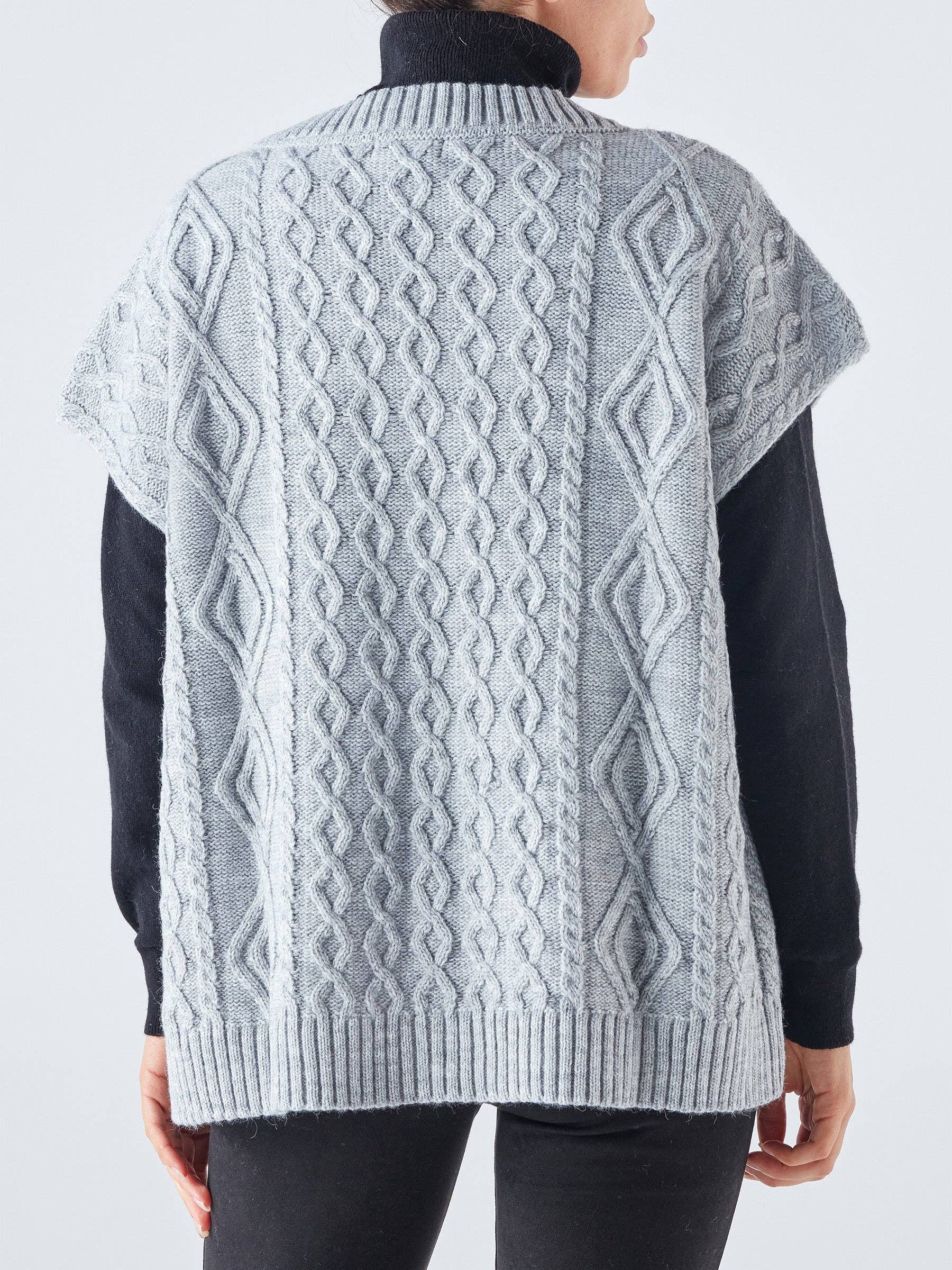 Gilet in maglia a trecce con scollo a V