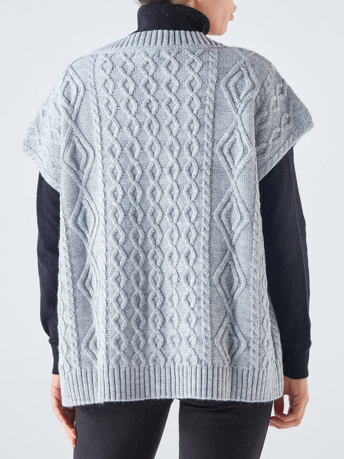 Gilet in maglia a trecce con scollo a V