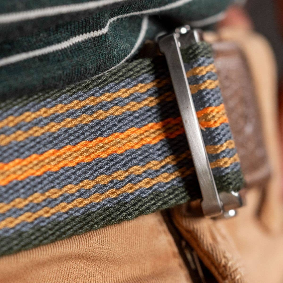 Cintura elastica multicolor con fibbia in metallo