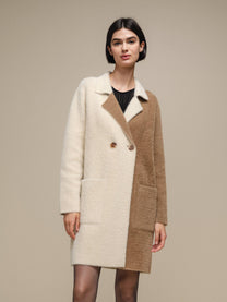 Cappotto bicolore effetto bouclé cammello e panna
