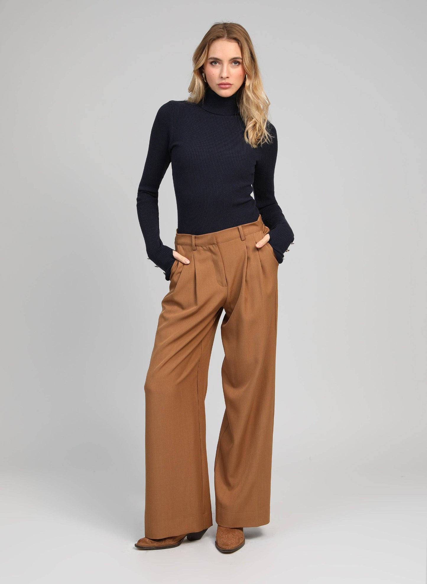 Maglione dolcevita a costine blu navy