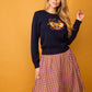 Maglia girocollo blu navy con ricamo farfalla