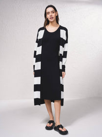 Cardigan lungo a righe aperto