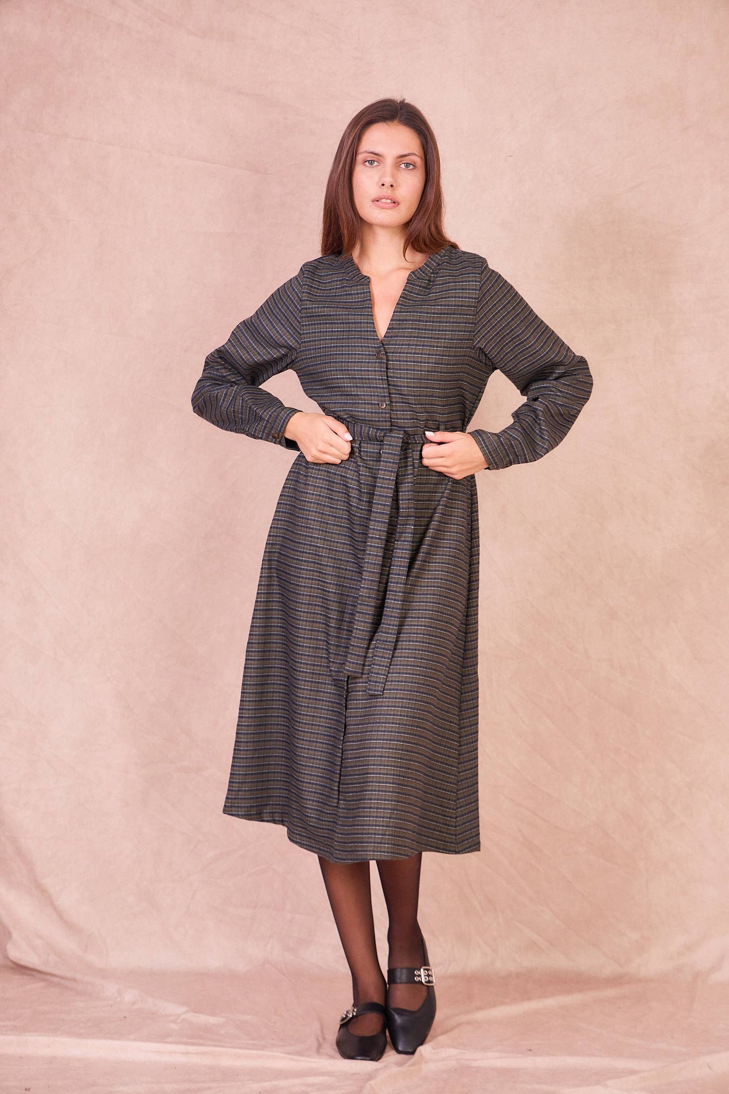 Abito midi a quadri con scollo a V Benjamine