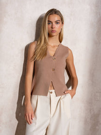 Gilet in maglia con bottoni dorati