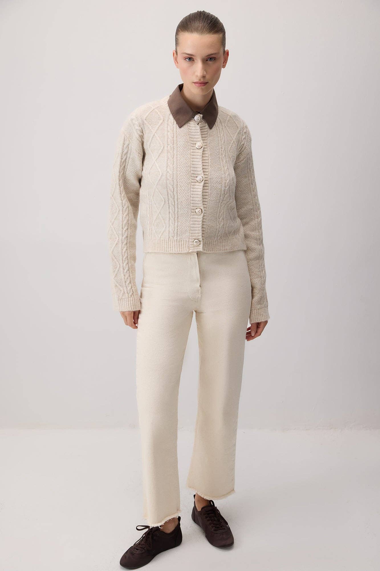 Cardigan in maglia a trecce con bottoni