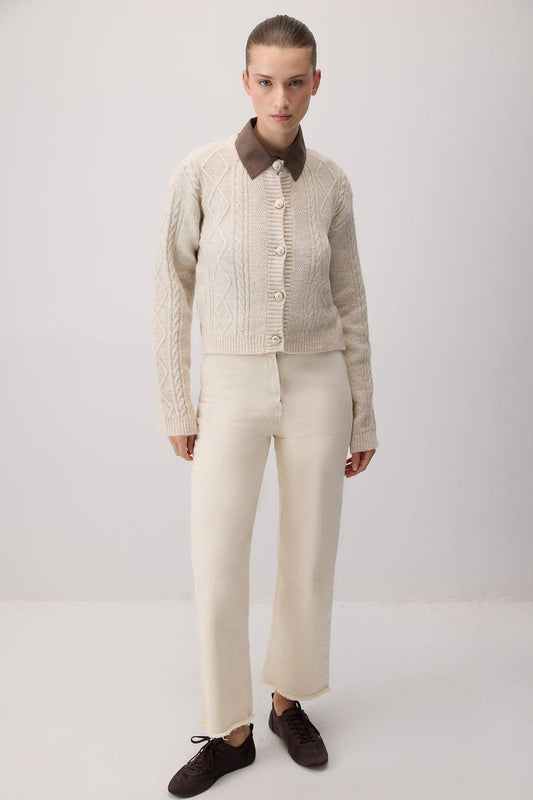 Cardigan in maglia a trecce con bottoni