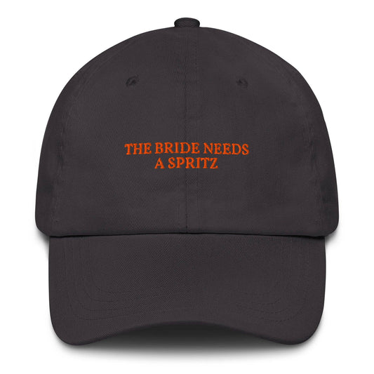 Cappellino ricamato "The Bride Needs a Spritz"