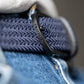 Cintura intrecciata elastica blu navy con finiture in pelle