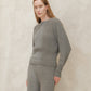 Maglione corto girocollo in misto cashmere con maniche raglan