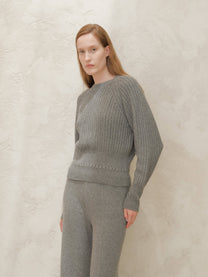 Maglione corto girocollo in misto cashmere con maniche raglan