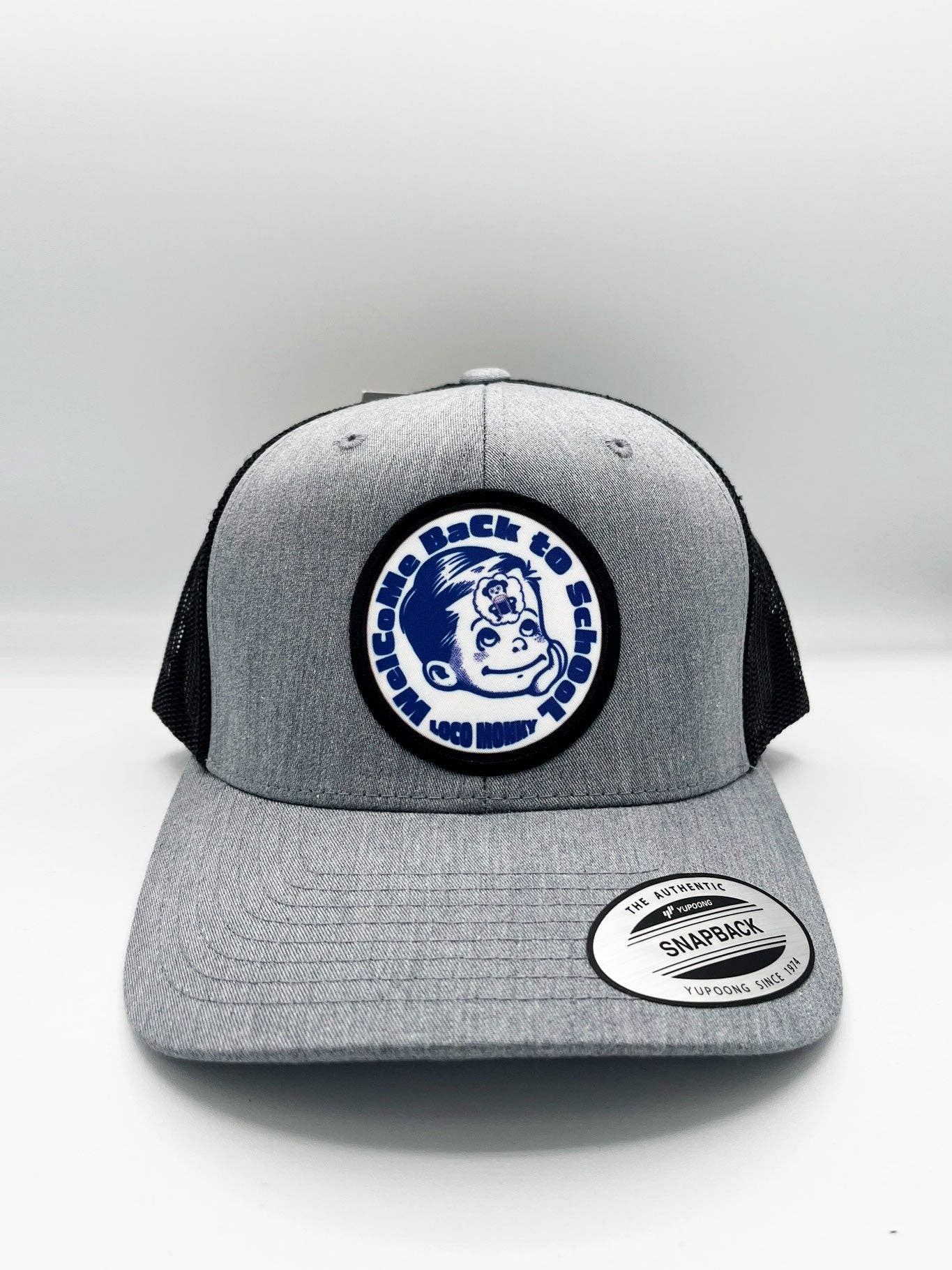 Cappello trucker Welcome Back con patch
