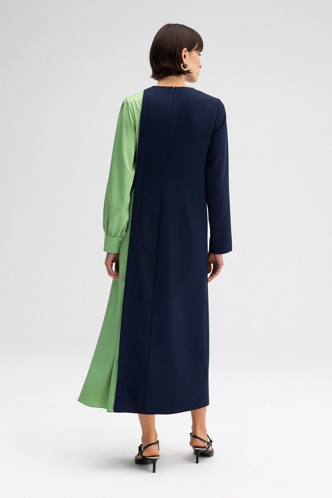 Abito midi color block con maniche lunghe e laccio laterale