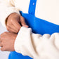 Felpa in pile bicolore bianca e blu con collo a bottoni
