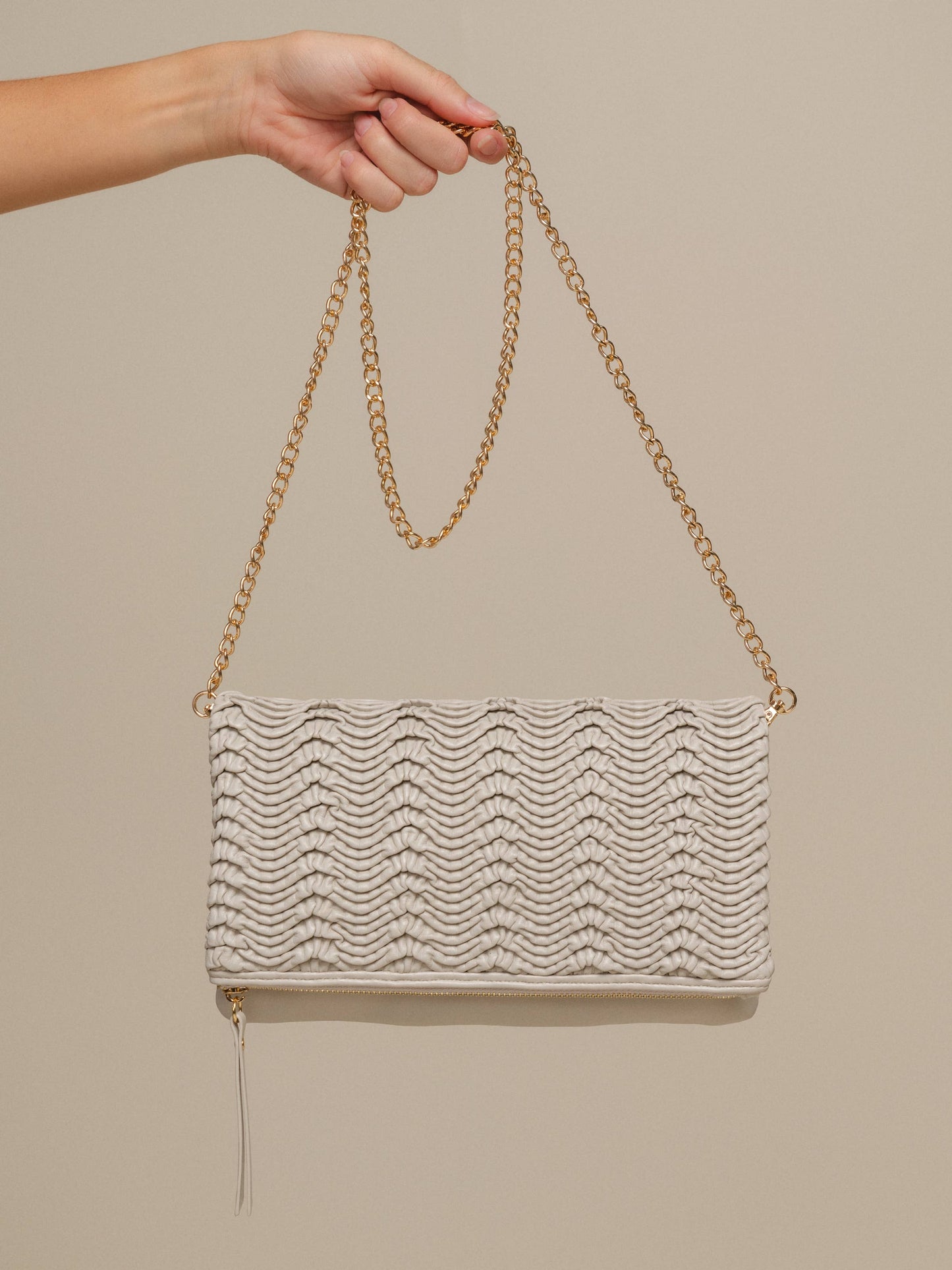 Borsa a tracolla intrecciata con catena
