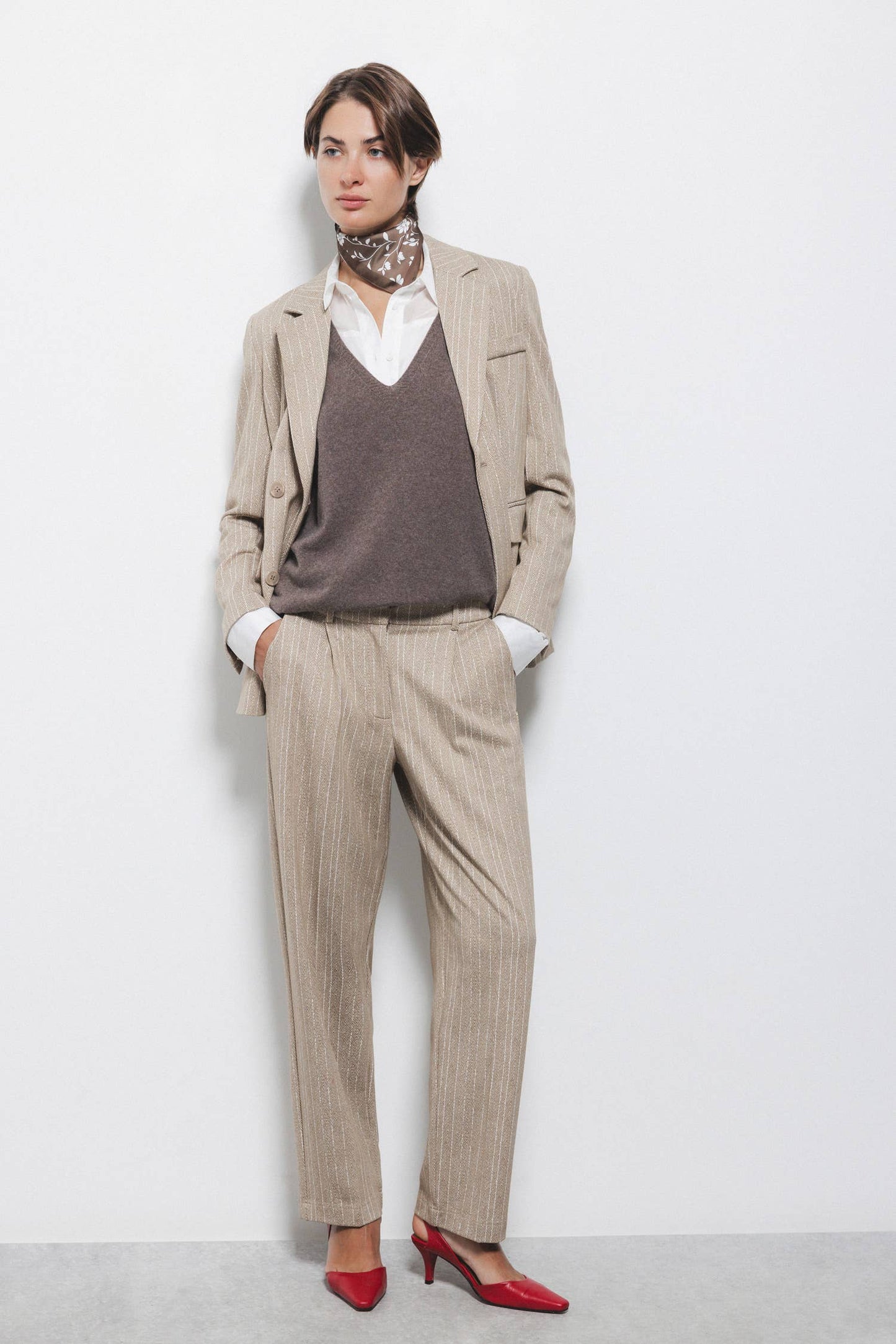 Pantaloni gessati con pinces