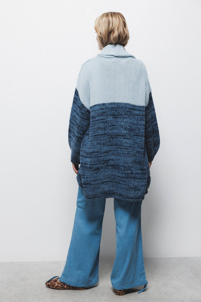 Cardigan bicolore in maglia oversize
