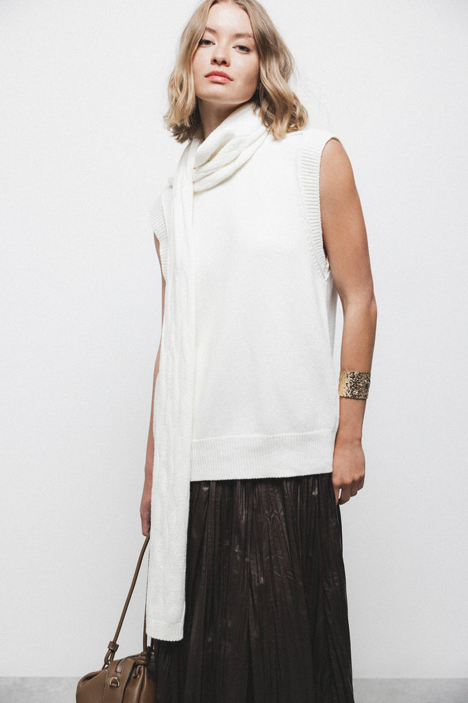 Gilet in maglia rasata con scollo rotondo