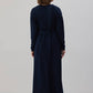 Abito lungo blu navy con drappeggio e cintura