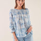 Blusa morbida con elastico e stampa azzurra