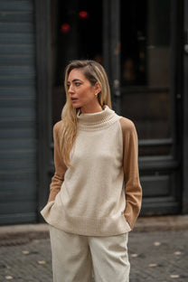 Maglia bicolore in lana e cashmere con collo alto