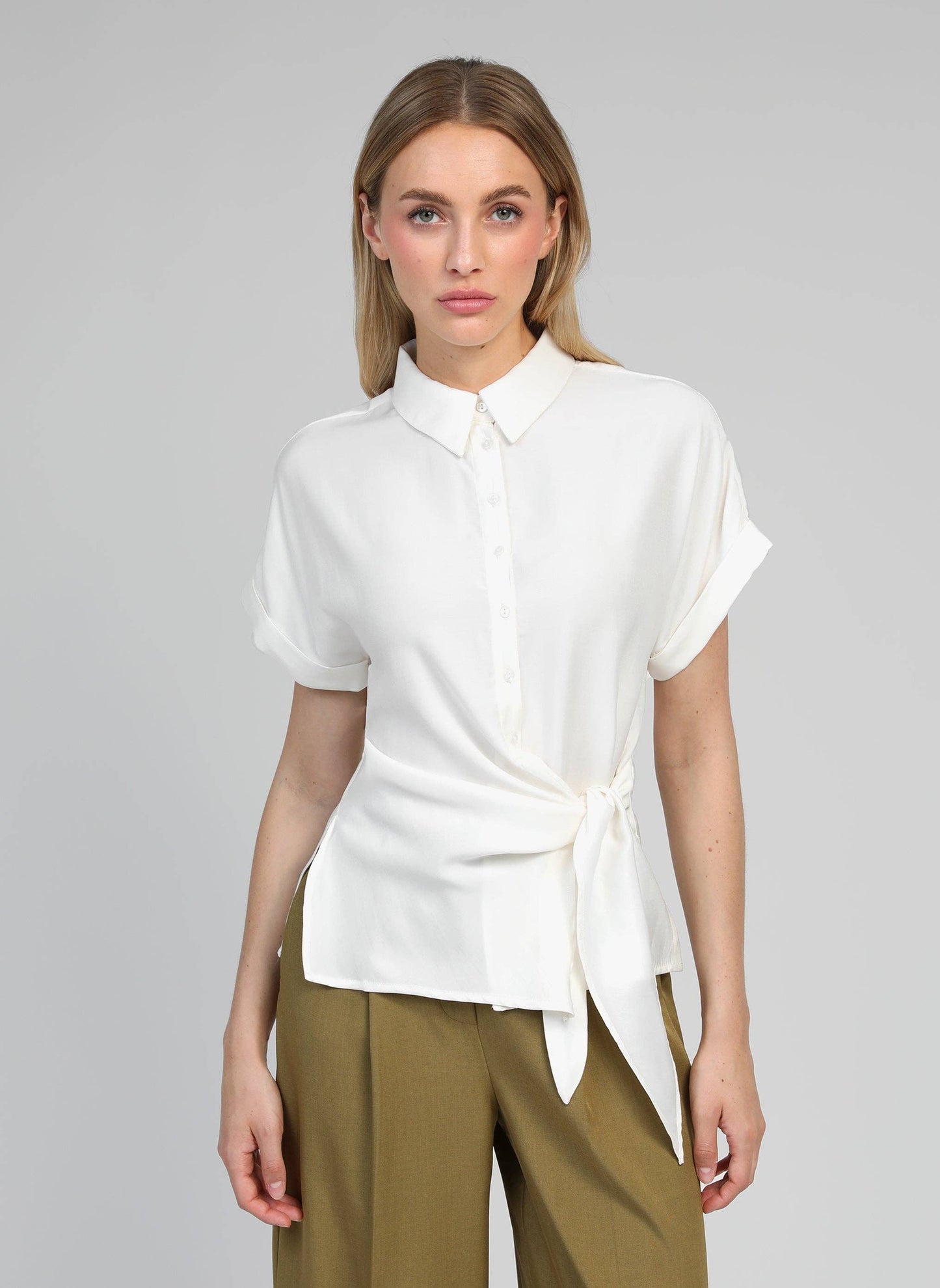 Camicia Kayba bianco sporco con nodo in vita