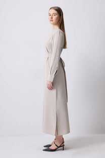 Abito maxi in crêpe con cintura e collo alto