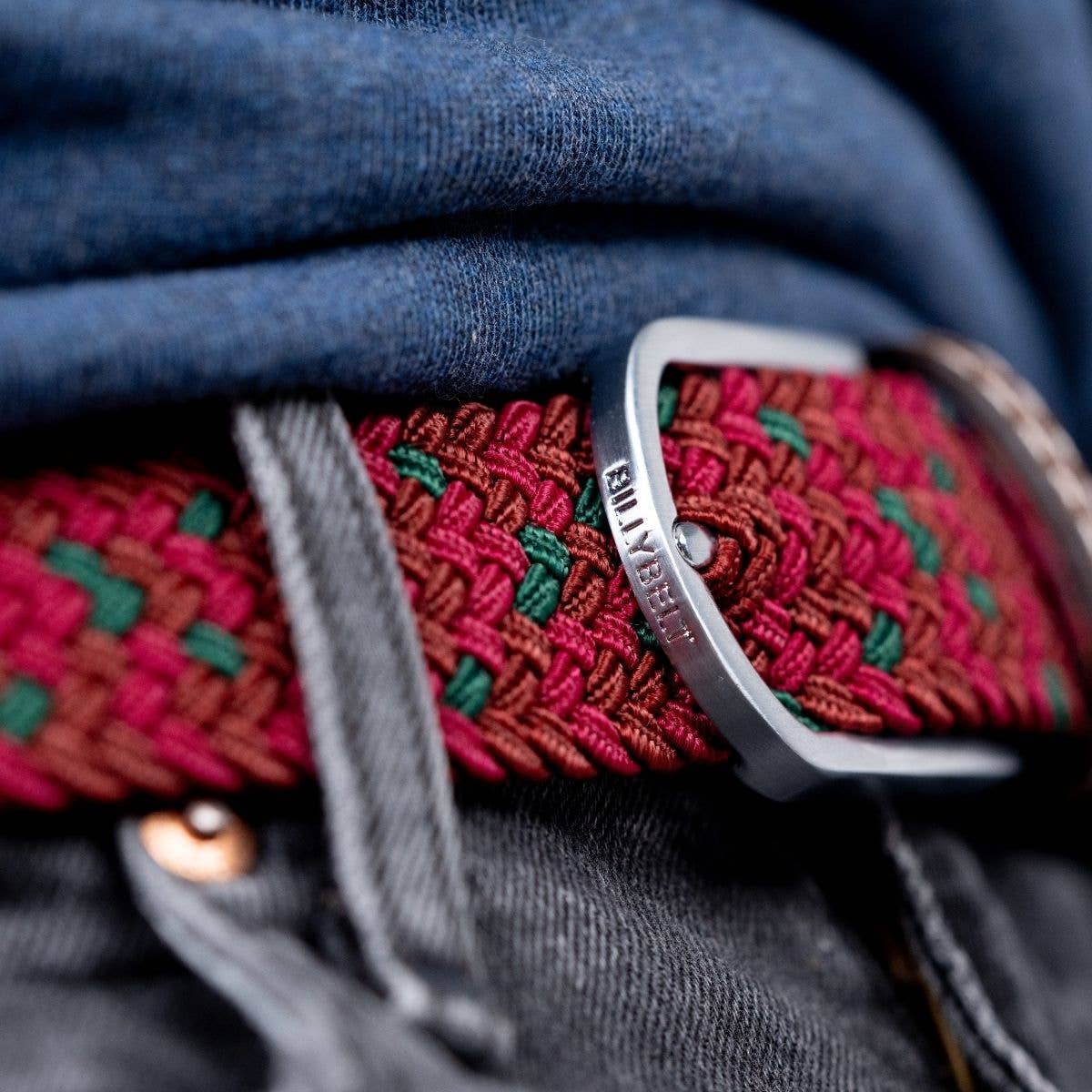 Cintura intrecciata elastica multicolor con finiture in pelle