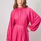 Abito lungo in raso fucsia con cintura