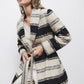 Cappotto bouclé intrecciato a righe con cintura