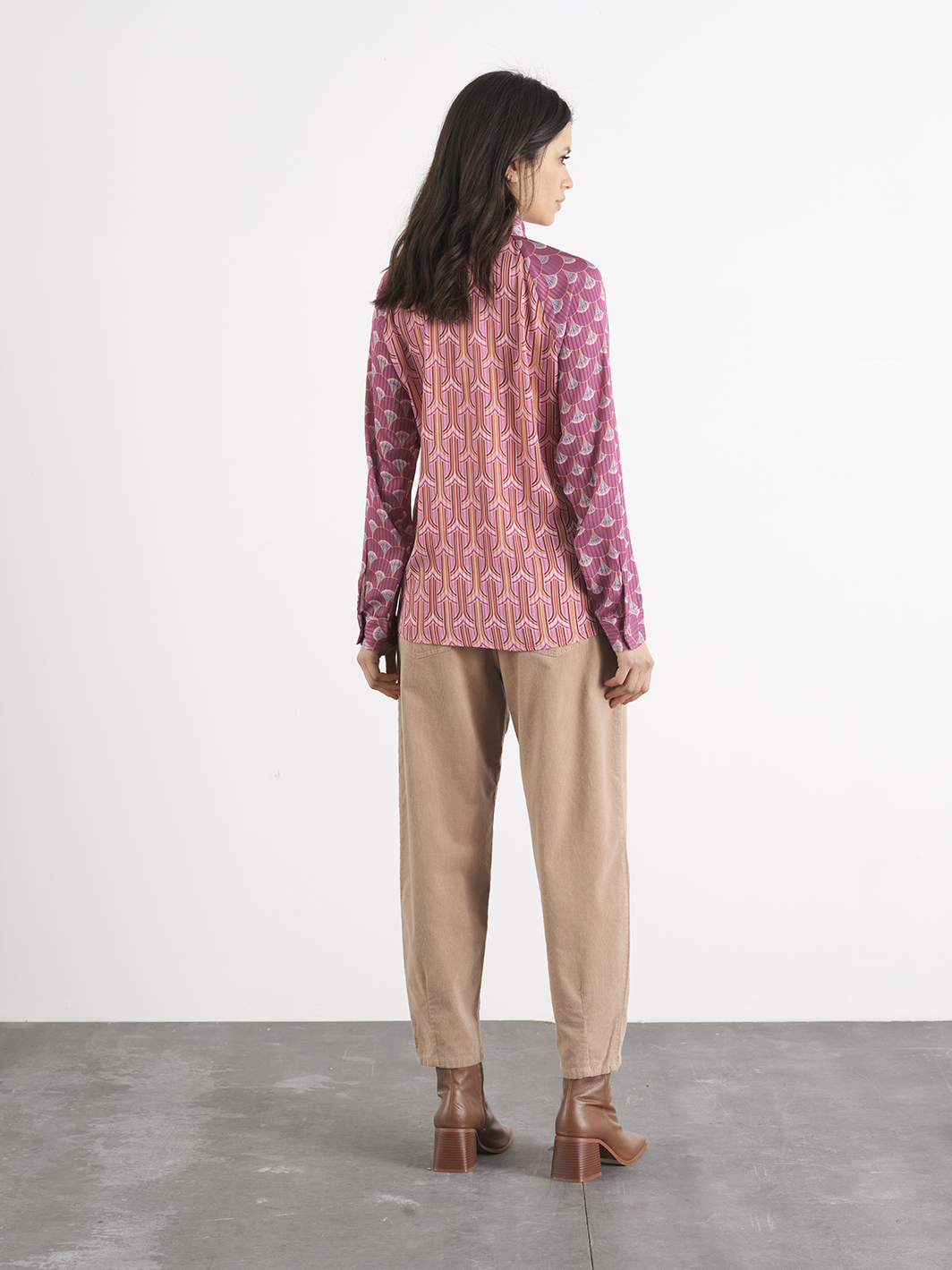 Blusa a stampa geometrica rosa e viola