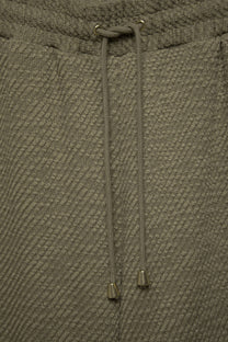 Pantaloni ampi in tessuto testurizzato con coulisse