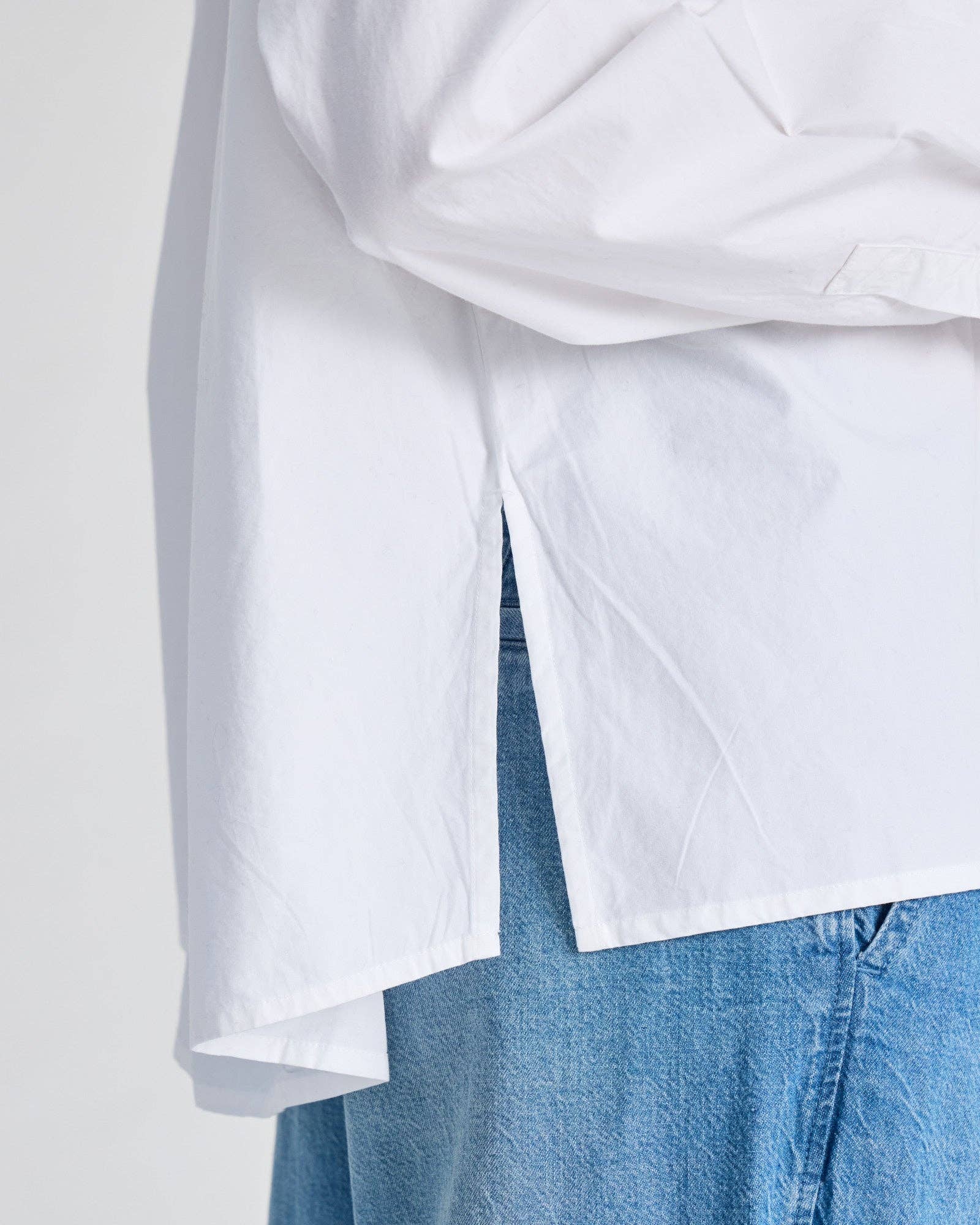 Camicia Bianca in Popeline di Cotone Biologico con Maniche Raglan