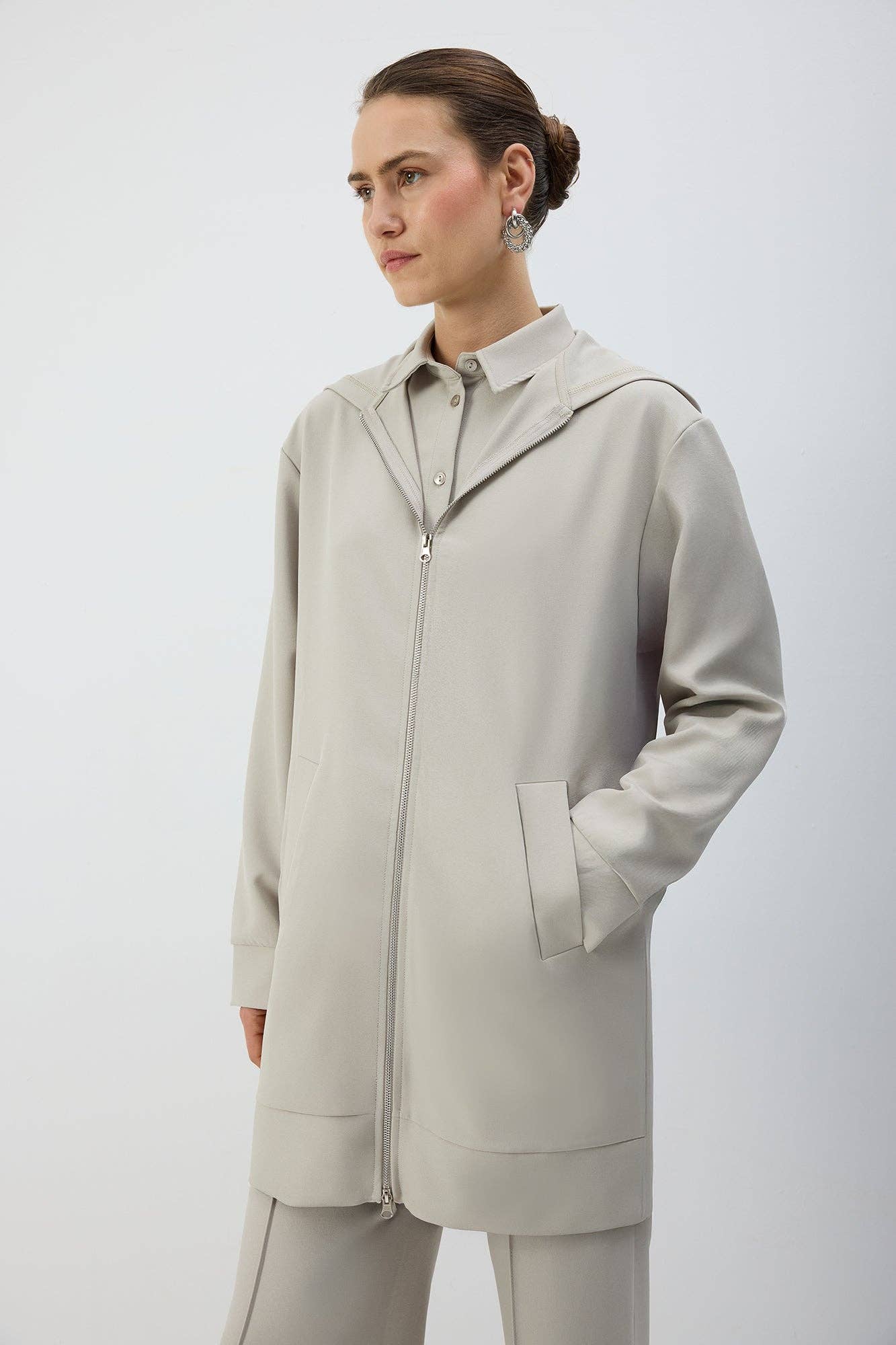 Giacca lunga con cappuccio e zip