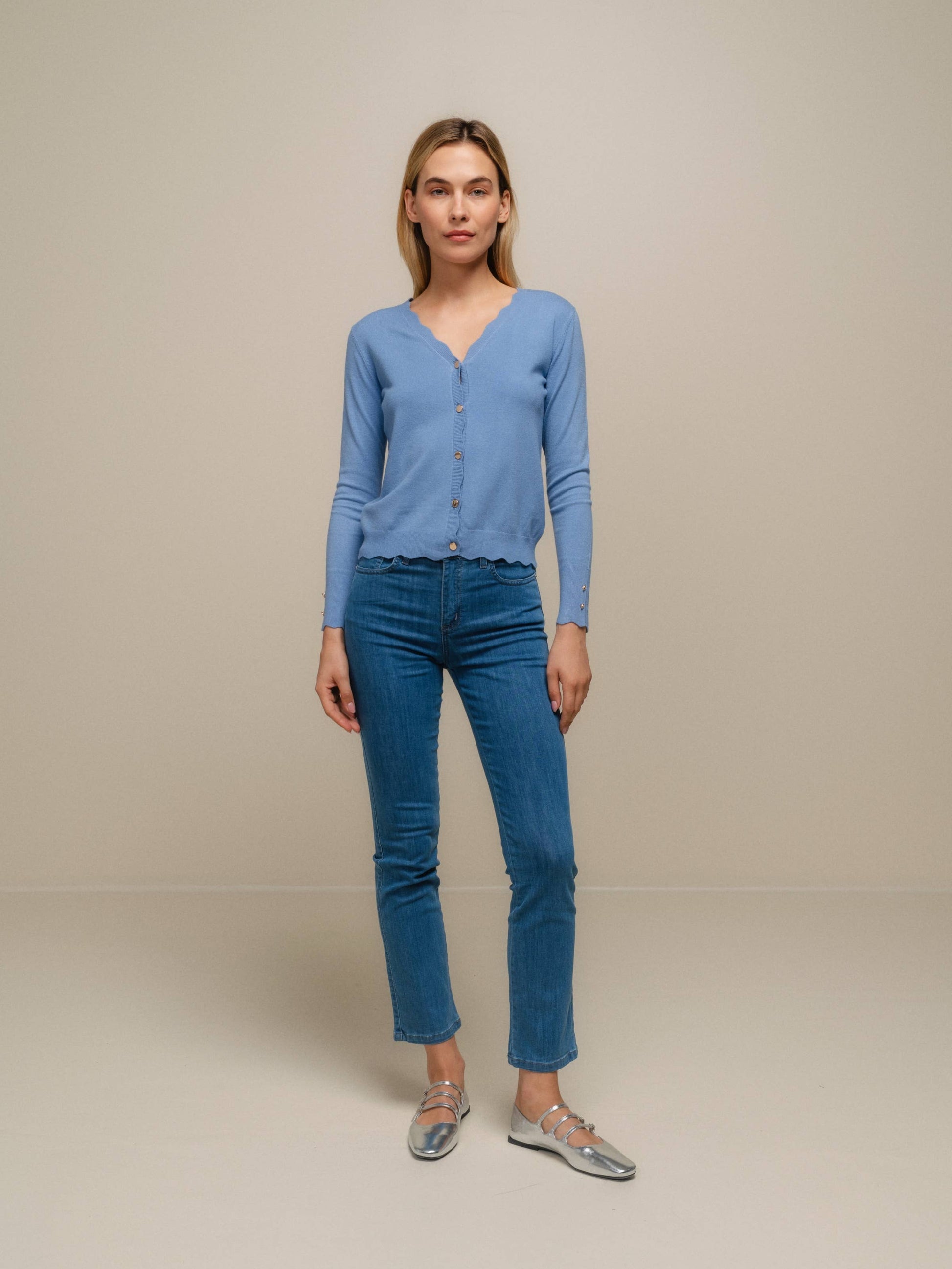 Cardigan in maglia con scollo a V smerlato