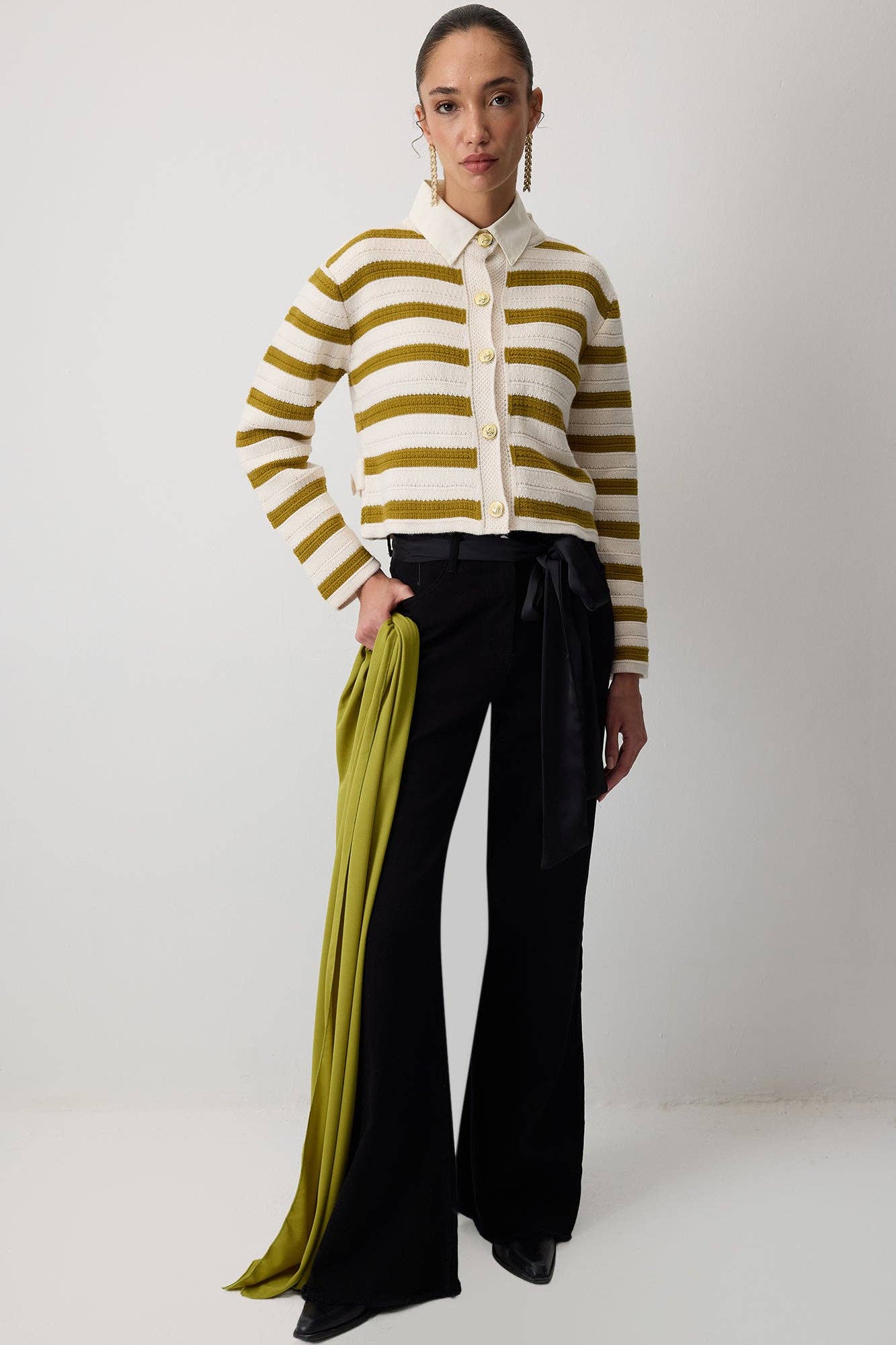 Cardigan in maglia a righe con bottoni dorati