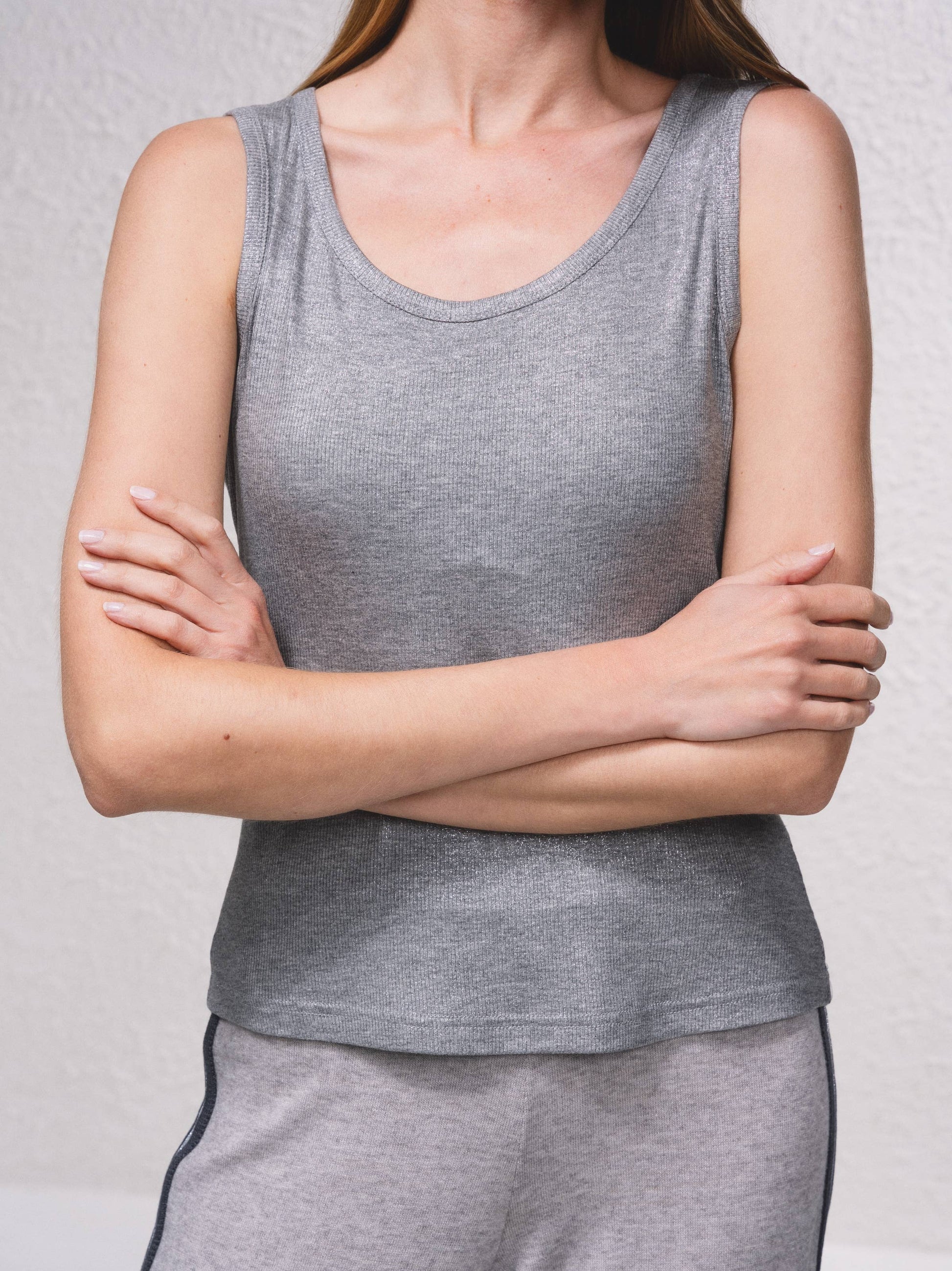 Top basic a canotta con scollo rotondo