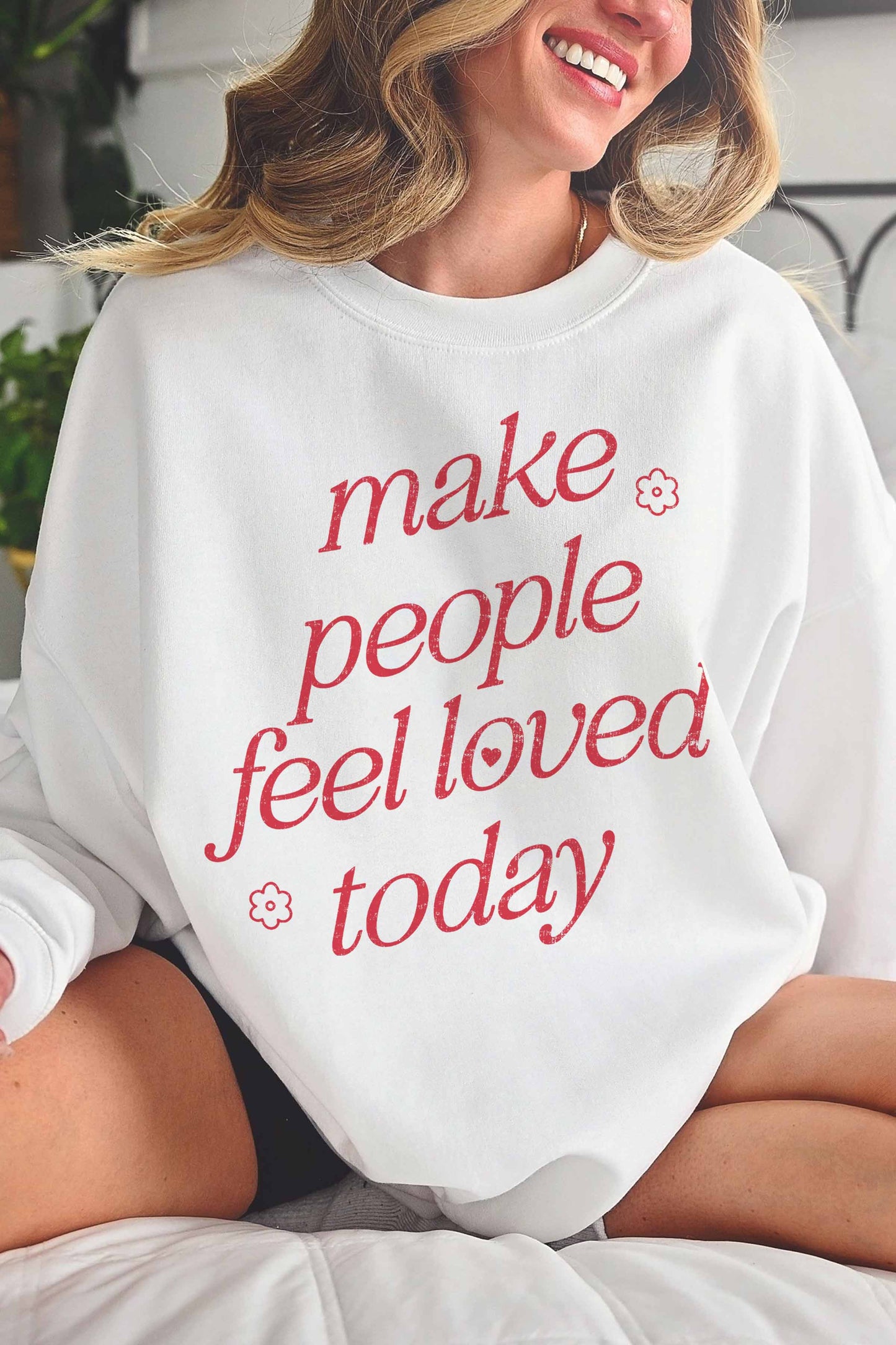 Felpa oversize con stampa “Make People Feel Loved Today”